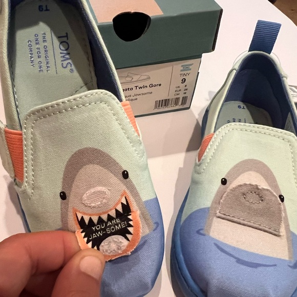 Toms Jawsome Alpargata, Size Tiny 10, NWT, Perfect for Shark Lovers 🦈, UniSex - Picture 2 of 5